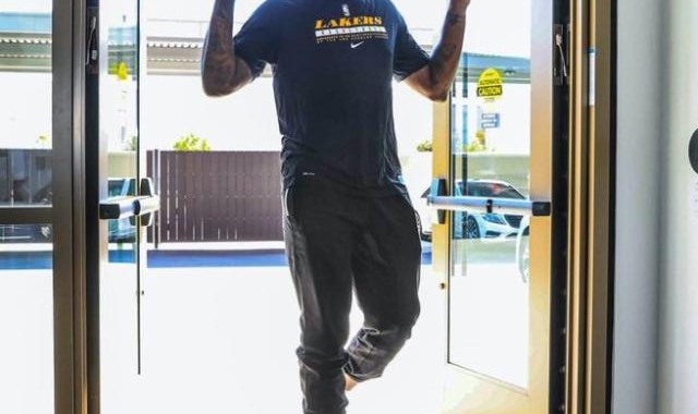 熊猫体育子公司-10年前的目标终于实现 庄神欲联手詹眉组铜墙铁壁