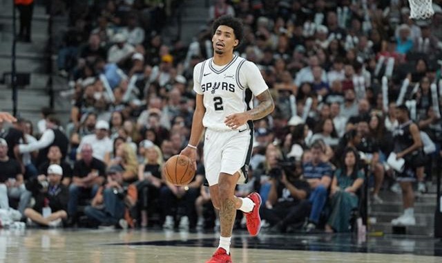 就在今天，老大不在，20岁哈珀爆发，创造80年NBA独一无二的纪录|开拓者|圣安东尼奥马刺队|波特兰开拓者队|德尼·阿夫迪亚|斯库特·亨德森_新浪体育_新浪新闻